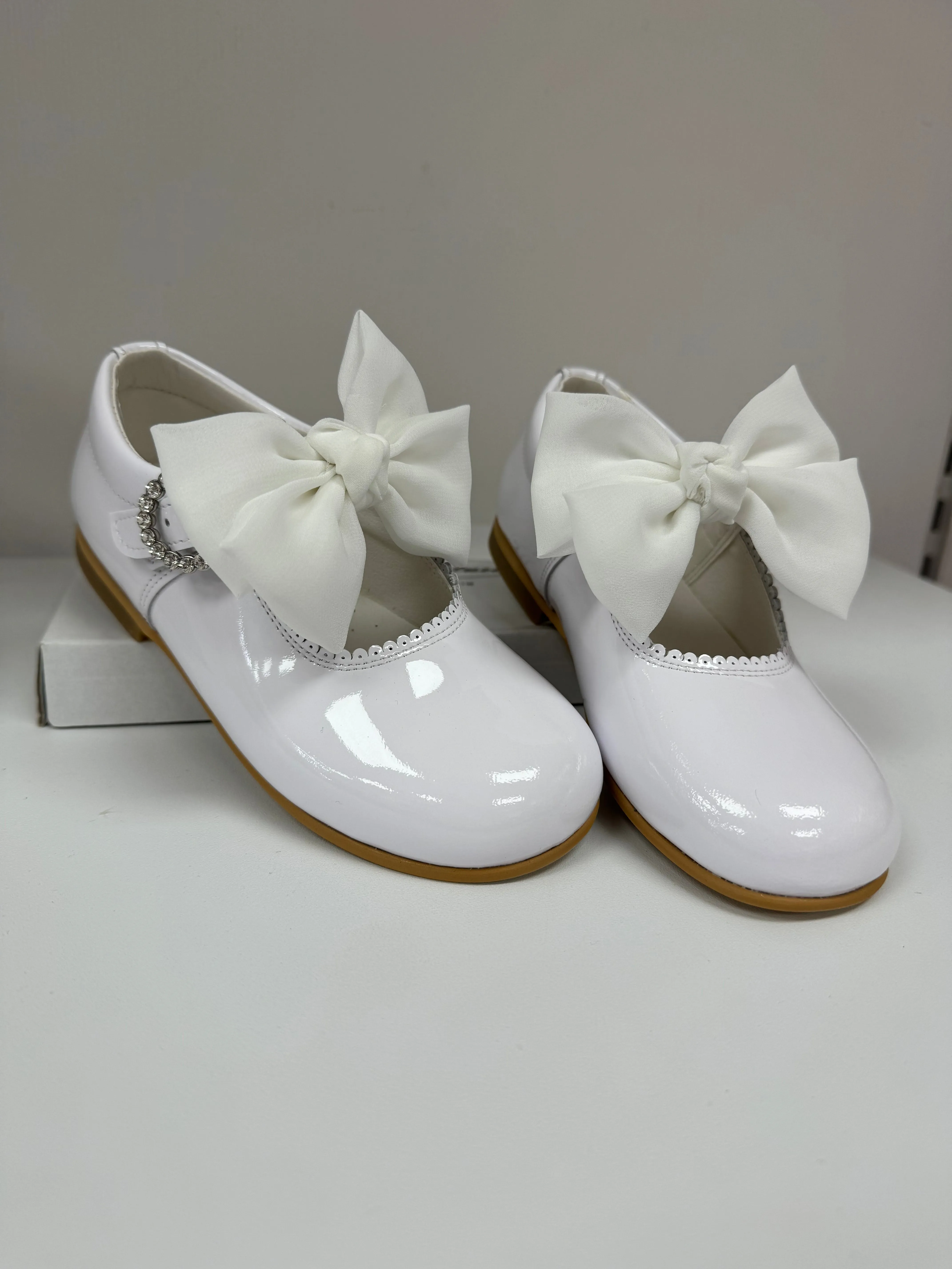 6270-1 White Shoe with Diamante Buckle