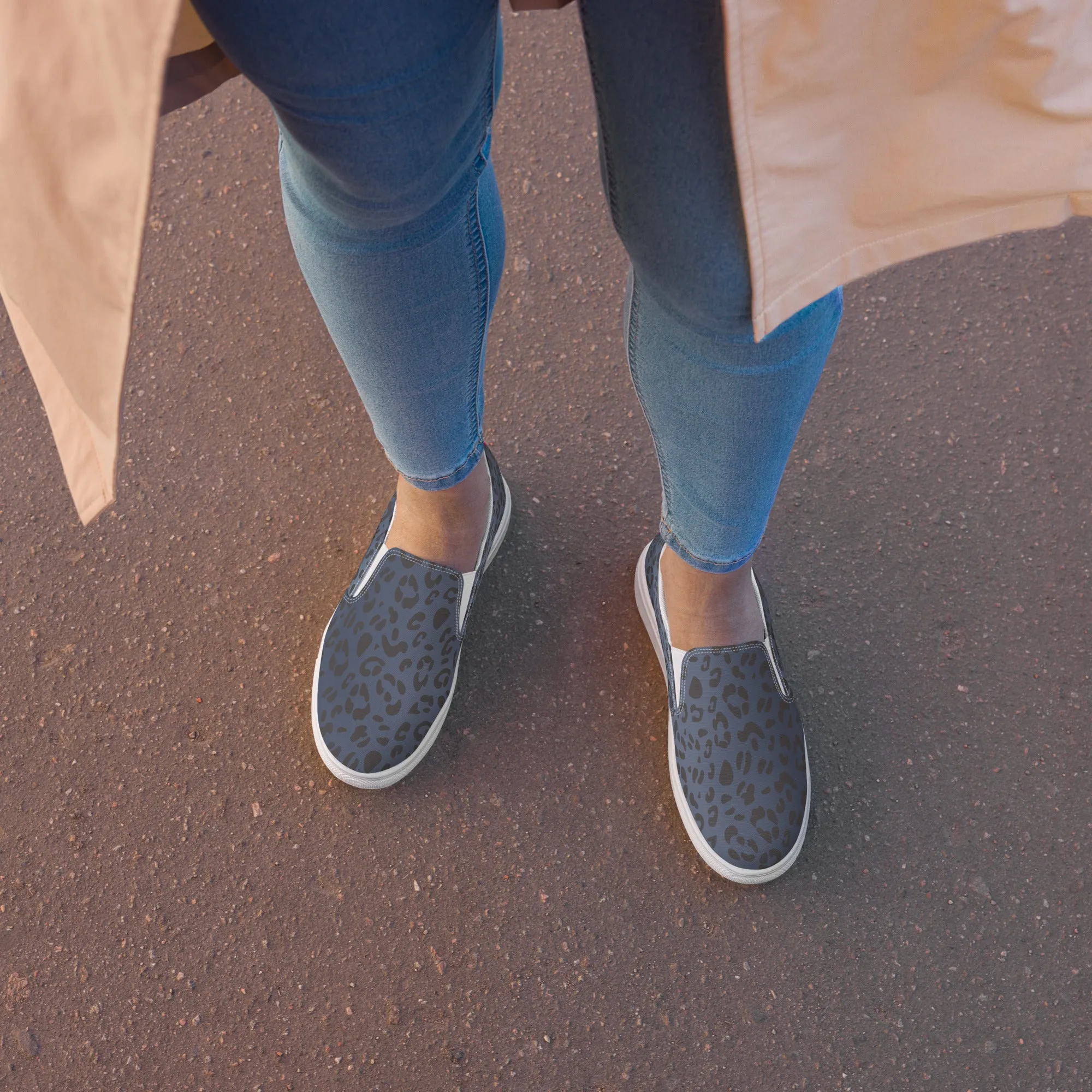 Rainbow Blue Leopard Print Slip-on Canvas Shoes (female sizes)